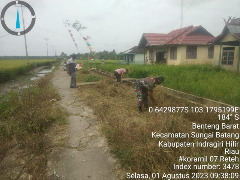 Ciptakan Kerjasama Yang Baik, Babinsa Koramil 07/Reteh Giat Goro Demi Kebersihan Lingkungan