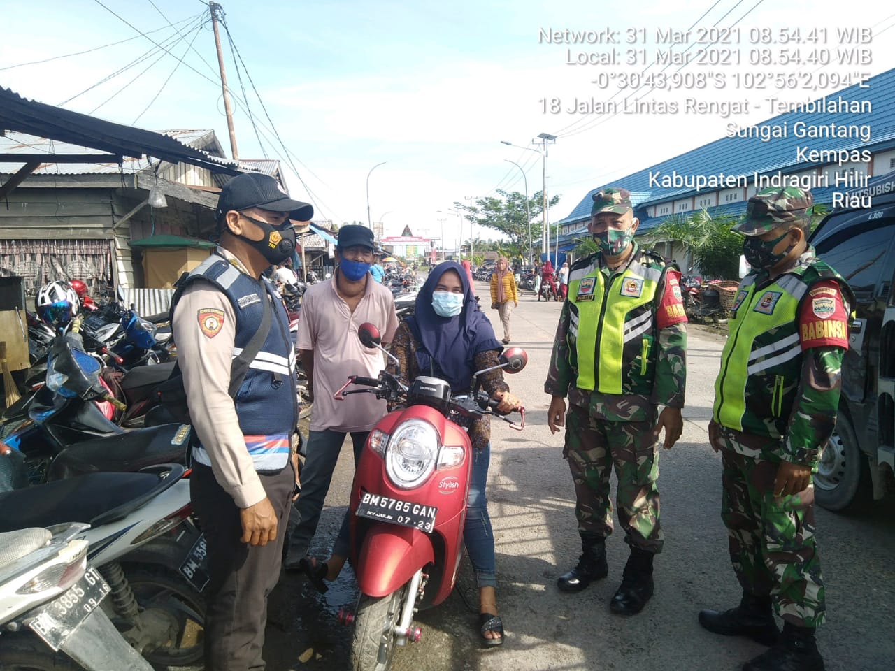 Kunjungi Pasar, Babinsa 03/Tempuling Intensif Laksanakan Edukasi Gerakan 3M