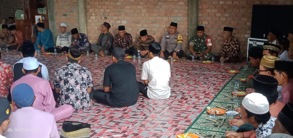 Tingkatkan Silaturahmi Babinsa Koramil 05/Gas Sertu Guntur Menghadiri Peringatan Maulid Nabi Besar Muhammad SAW