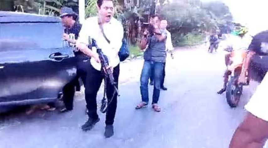 Oknum Polisi Halangi Bahkan Beri Tembakan Peringatan Saat Warga Angkut Buah Sawit di Riau 