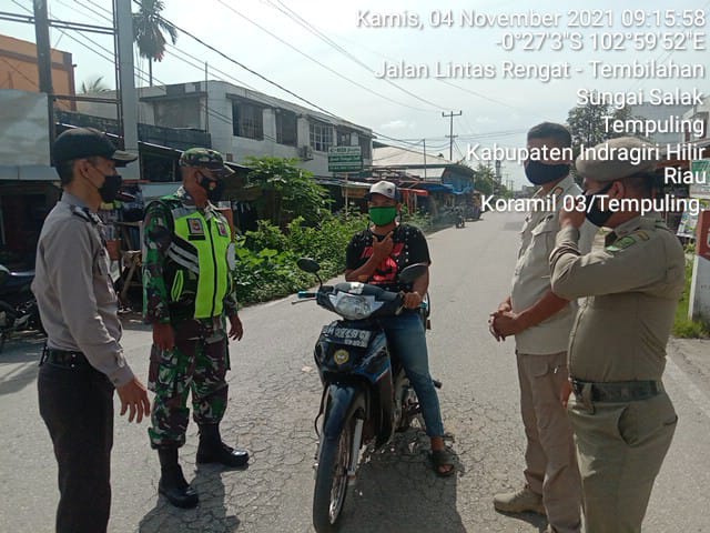 Penegakan dan himbauan Prokes di Rutin Dilakukan Babinsa Koramil 03/Tempuling Dan Satgas
