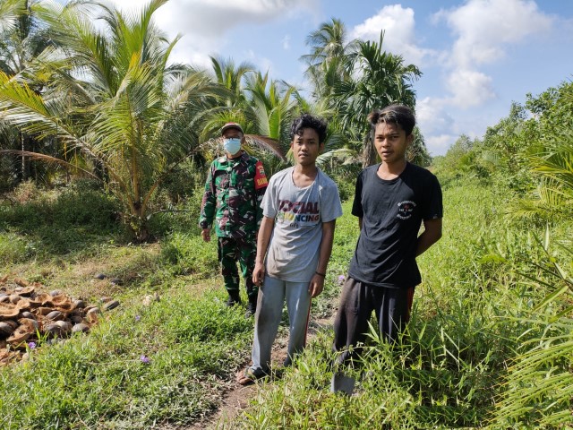 Pencegahan Karhutla Kian Gencar Dilakukan Personil Koramil 04/Kuindra