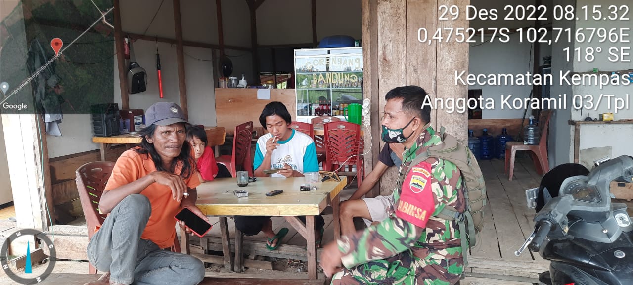 Lakukan Pembinaan Wilayah, Babinsa 03/Tpl Komsos Bersama Warga Dan Mitra Karib