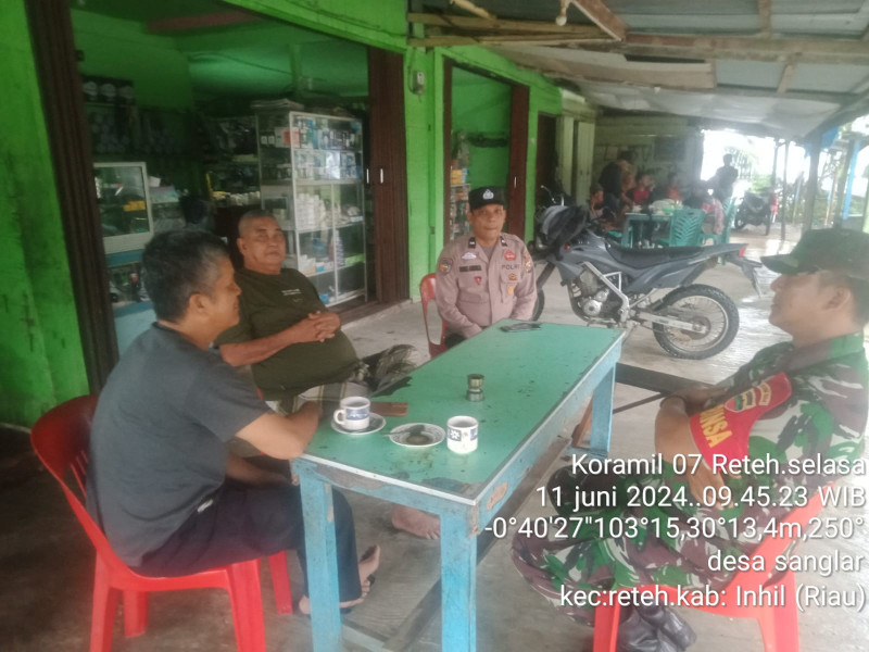 Koramil 07/Reteh Jalin Silaturrahmi Dengan Kedekatan Bersama Warga