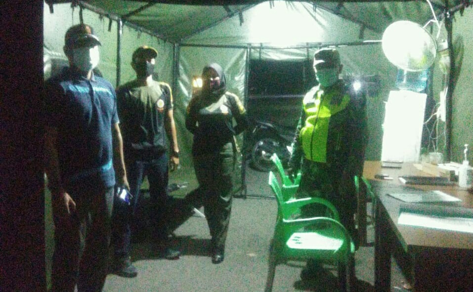 TNI  Bersama Satpol PP  Siak Laksanakan Pengamanan Tempat Isolasi