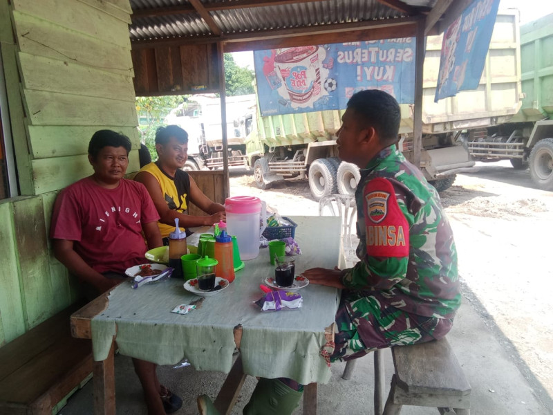 Babinsa Koramil 09/Kmg Jalin Silaturahmi dan Hubungan Baik Antar Sesama di Binaan