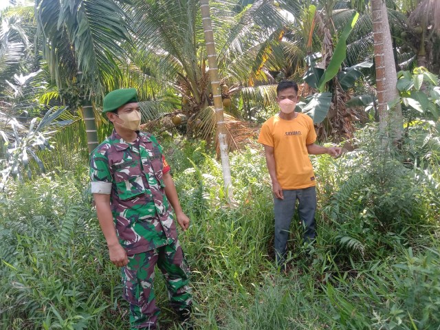 Babinsa Koramil 04/Kuindra Bersama Warga Binaan Lakukan Patroli Karlahut