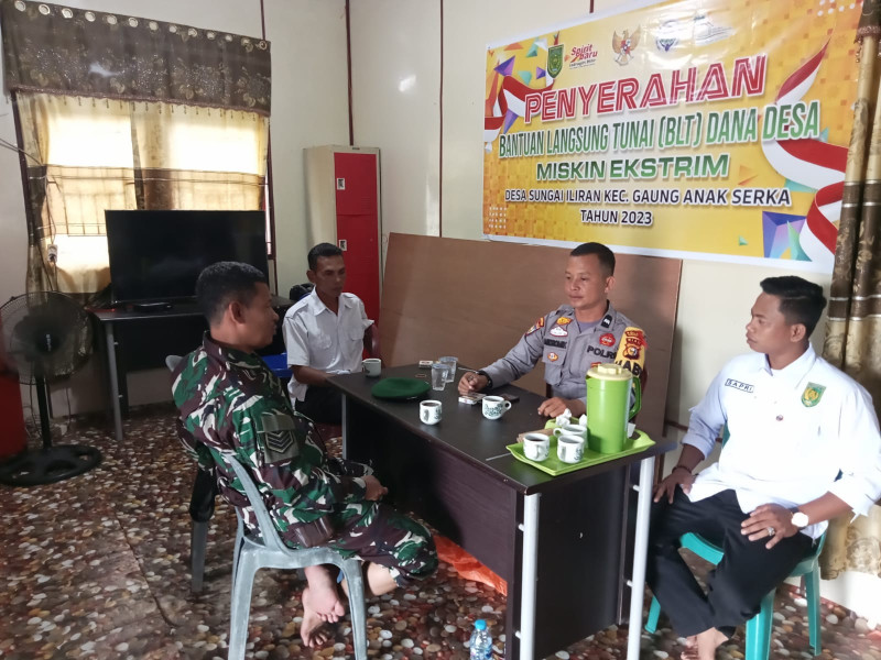 Babinsa Koramil 05/Gas Serka Nawawi Aktif Komsos Bersama Apdes Jadikan Hubungan Kerja Semakin Solid di Binaan