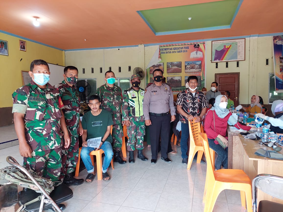 Koramil 03/Tempuling dan Polsek Dampingi Serbuan Vaksin