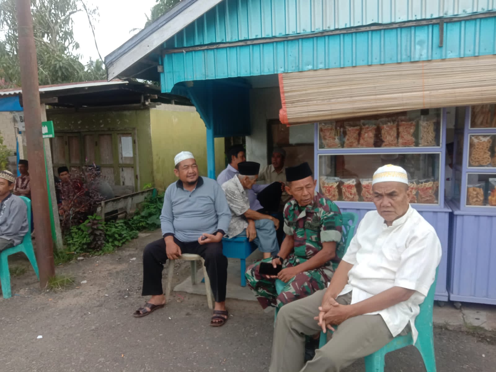 Danramil 03/Tpl Beserta Anggota Melayat Kerumah Warga