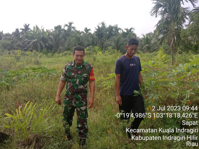 Babinsa Koramil 04/Kuindra Mewaspadai Terhadap Karhutla di Wilayah Binaan
