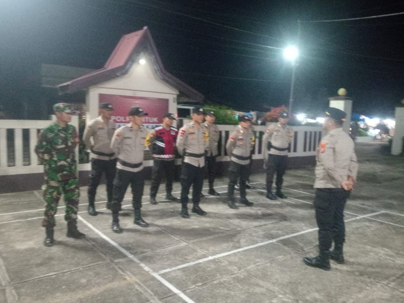 Sertu M. Ade Putrawan Lakukan Patroli Siskamling Gabungan di Tempuling: Sinergi TNI-Polri Jaga Keamanan Lingkungan