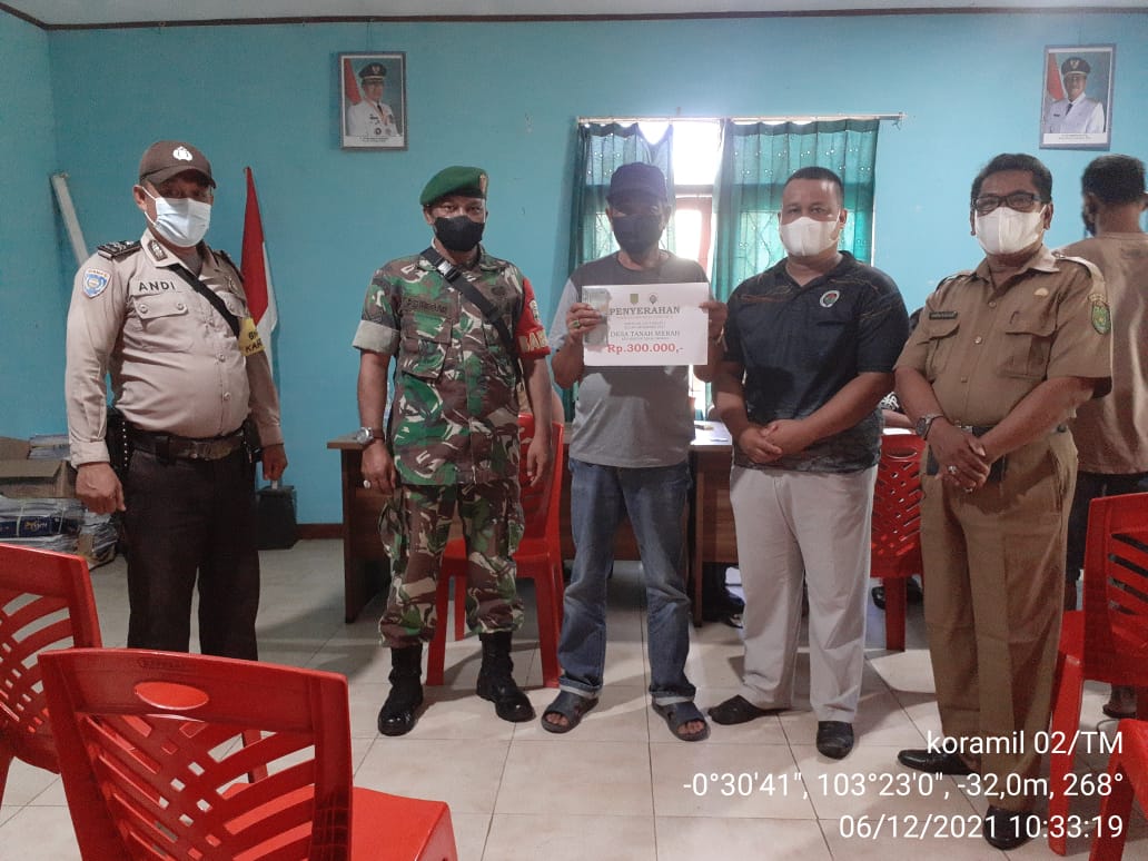 Babinsa 02/Tanah Merah Kembali Dampingi serta Amankan Penyaluran BLT