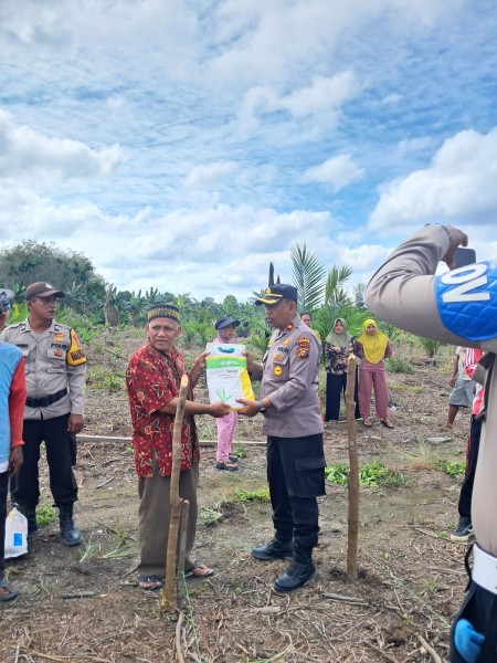 Polsek Kemuning dan Pemdes Sekara Membangun Ketahanan Pangan Melalui Penanaman Jagung