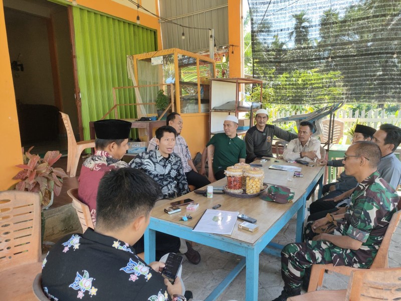 Kerja Sama Yang Baik, Babinsa Koramil 03/Tempuling Komsos bersama Camat dan Kepala Desa