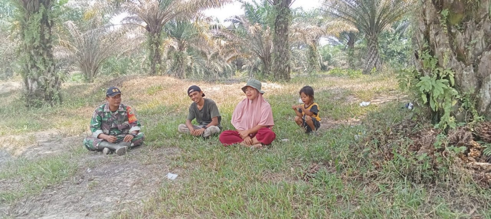 Demi Kenyamanan Bersama, Babinsa Koramil 09/Kmg Turun Untuk Bersilaturahmi Bersama Komponen Masyarakat Binaan