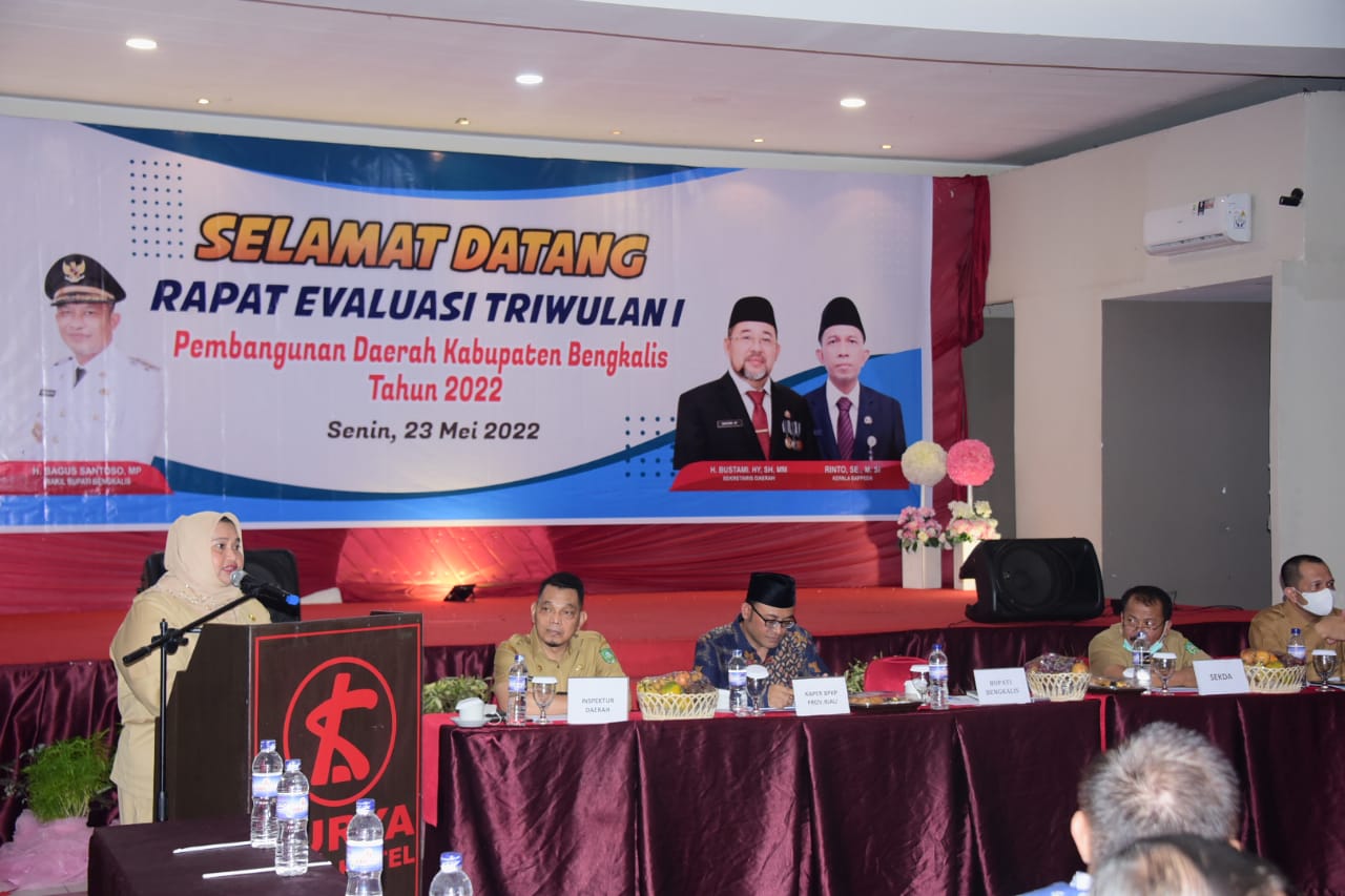 Bupati Kasmarni Buka Rapat Evaluasi Triwulan I