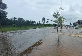 Akibat Banjir, Pemprov Riau Akan Perbaiki Jalan Sudirman Ujung
