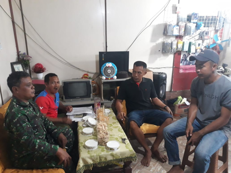 Giat Komsos Babinsa Sambangi Warga Masyarakat Desa Binaan