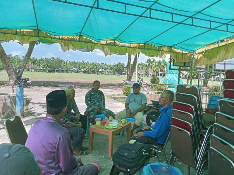 Babinsa Koramil 05/Gas Serma Nawawi Aktif Komsos Bersama Masyarakat Jadikan Hubungan Kerja Semakin Solid