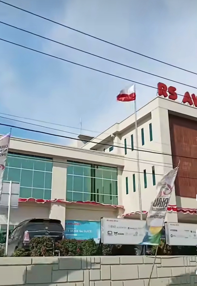 Jelang 17 Agustus, RS Awal Bros Bagan Batu Pasang Bendera Terbalik dan Viral di Media Sosial Jelang 17 Agustus, RS Awal Bros Bagan Batu Pasang Bendera Terbalik dan Viral di Media Sosial