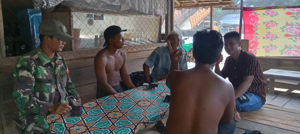 Jalin Silaturahmi Di Dusun Nibul Jaya Bersama Babinsa Koramil 09/Kemuning