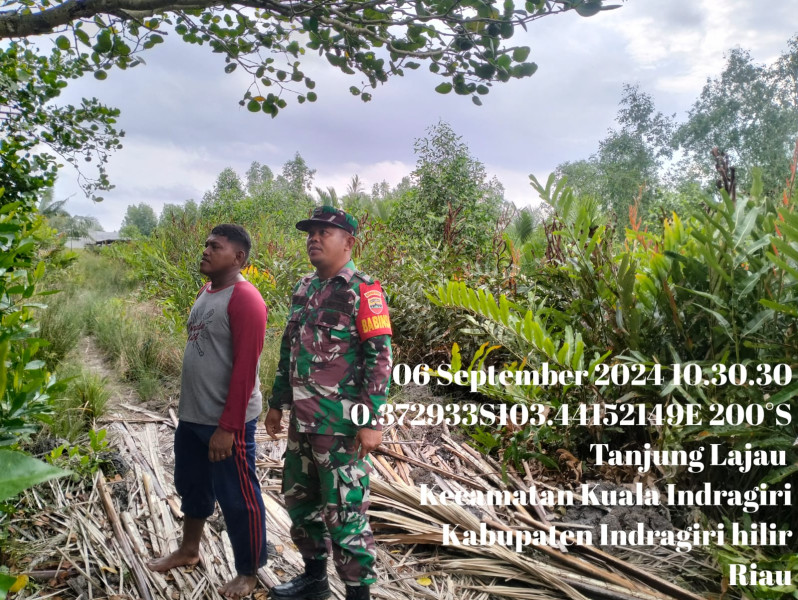 Wujudkan Kenyamanan, Babinsa Koramil 04/Kuindra Lakukan Patroli Karhutla Dengan Masyarakat Setempat