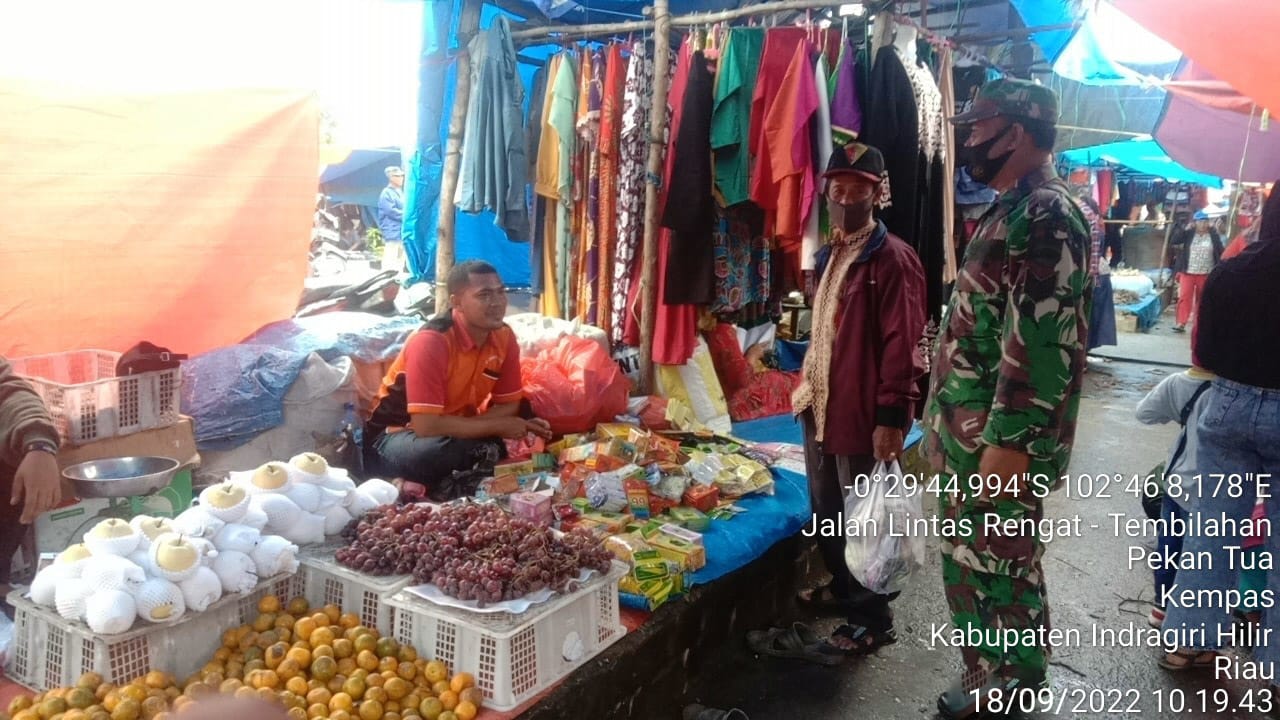 Babinsa Koramil 03/Tpl Sambangi Pasar Tradisional Pekan Tua