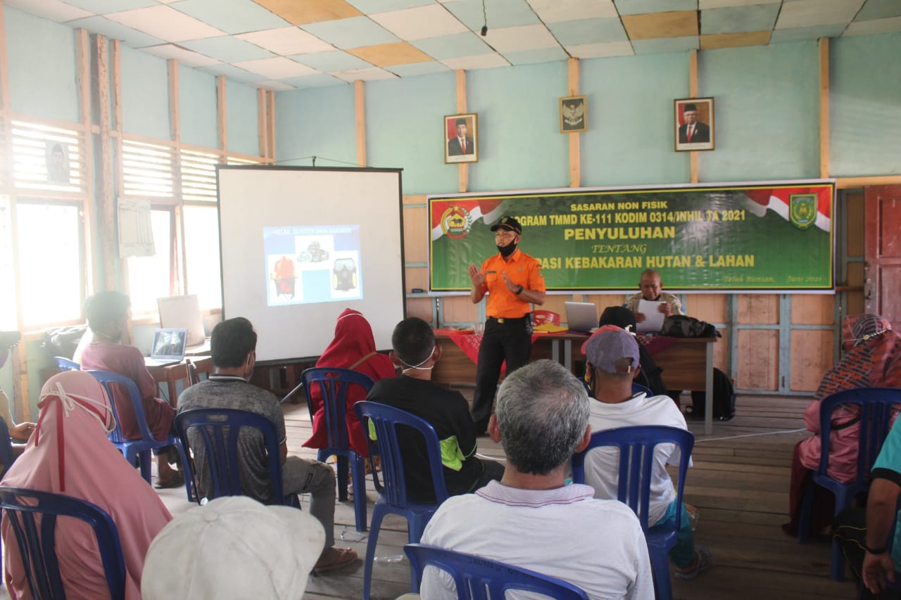 Satgas TMMD ke-111 Kodim 0314/Inhil Juga Sosialisasikan Bahaya Karhutla