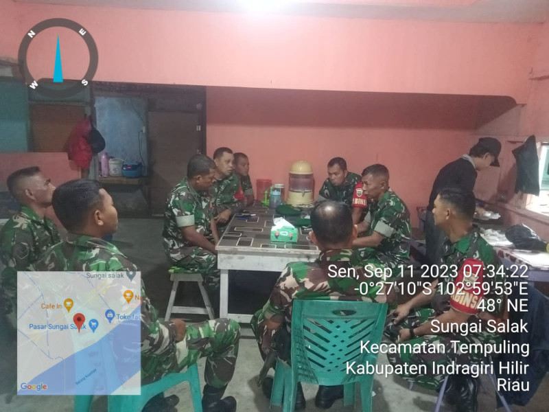 Sebelum Memulai Aktivitas, Sarapan Pagi Bersama Cara Danramil 03/Tempuling Jalin Kekompakan Dengan Anggotanya