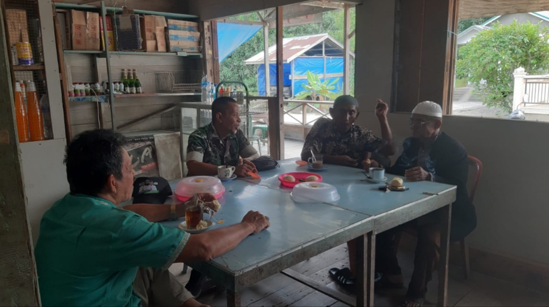 Babinsa Sersan Ramli Perkuat Silaturahmi dengan Masyarakat Reteh