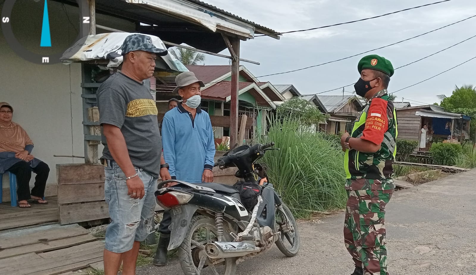 Penegakan dan Pengawasan Prokes di Gg. Mesjid Oleh Anggota Koramil 04/Kuindra