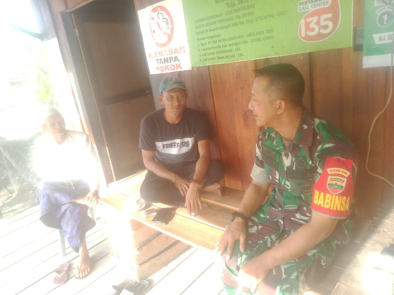 Babinsa Serda Johansah Terus Jaga Silaturahmi Antar Sesama di Binaan