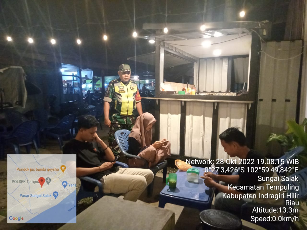 Patroli Malam, Babinsa Koramil 03/Tpl Sambangi Pemuda Nongkrong Berikan Himbauan Kamtibmas