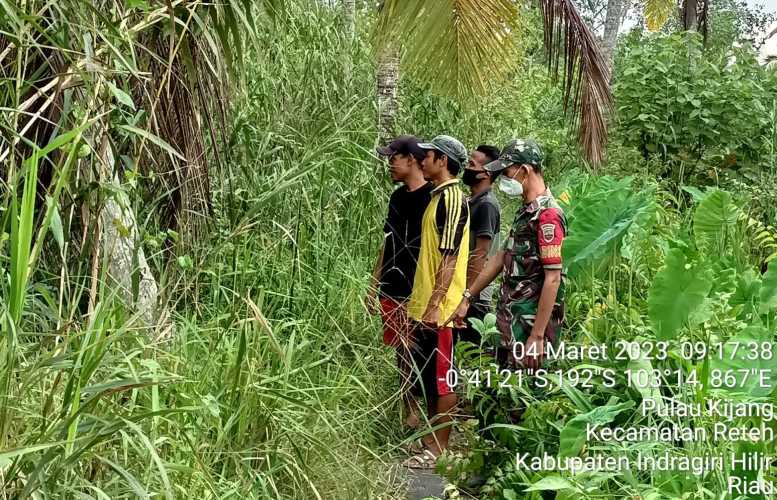 Babinsa Koramil 07/Reteh Cegah Karlahut di Wilayah Binaan