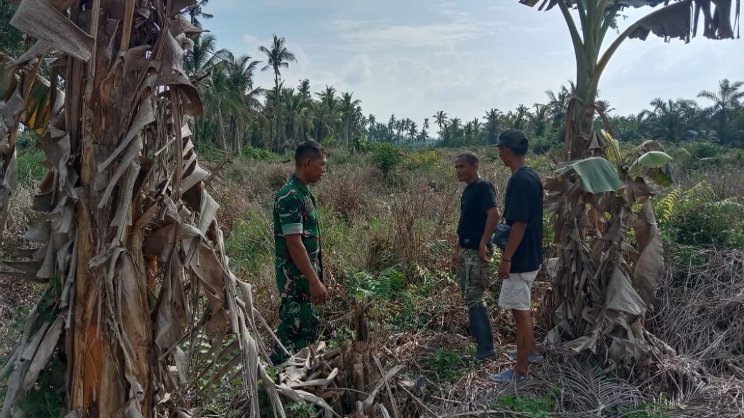 Koramil 07/Reteh dan Masyarakat Bersinergi Jaga Keamanan dan Ketertiban dari Bahaya Karhutla