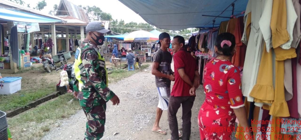 Serka M Ridwan Babinsa Koramil 09/Kemuning Lakukan Penegakan Prokes