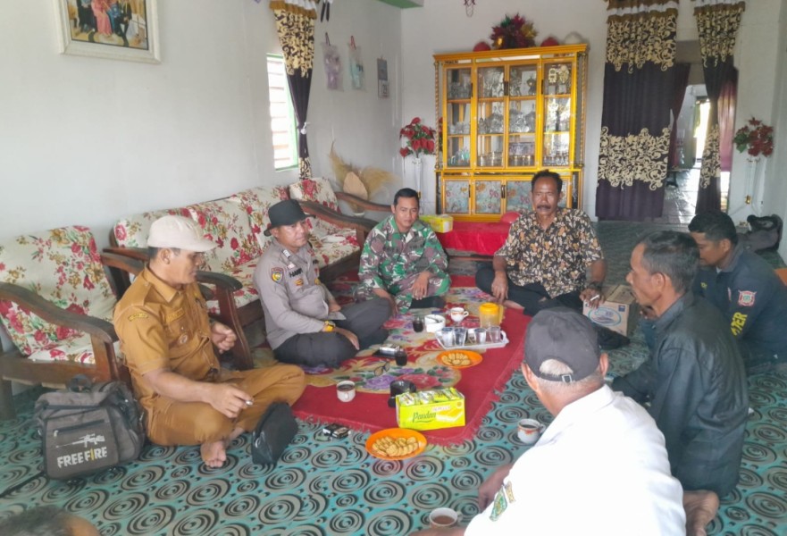 Babinsa Koramil 05/Gas Laksanakan Komsos untuk Meningkatkan Hubungan dengan Masyarakat Wilayah Binaannya