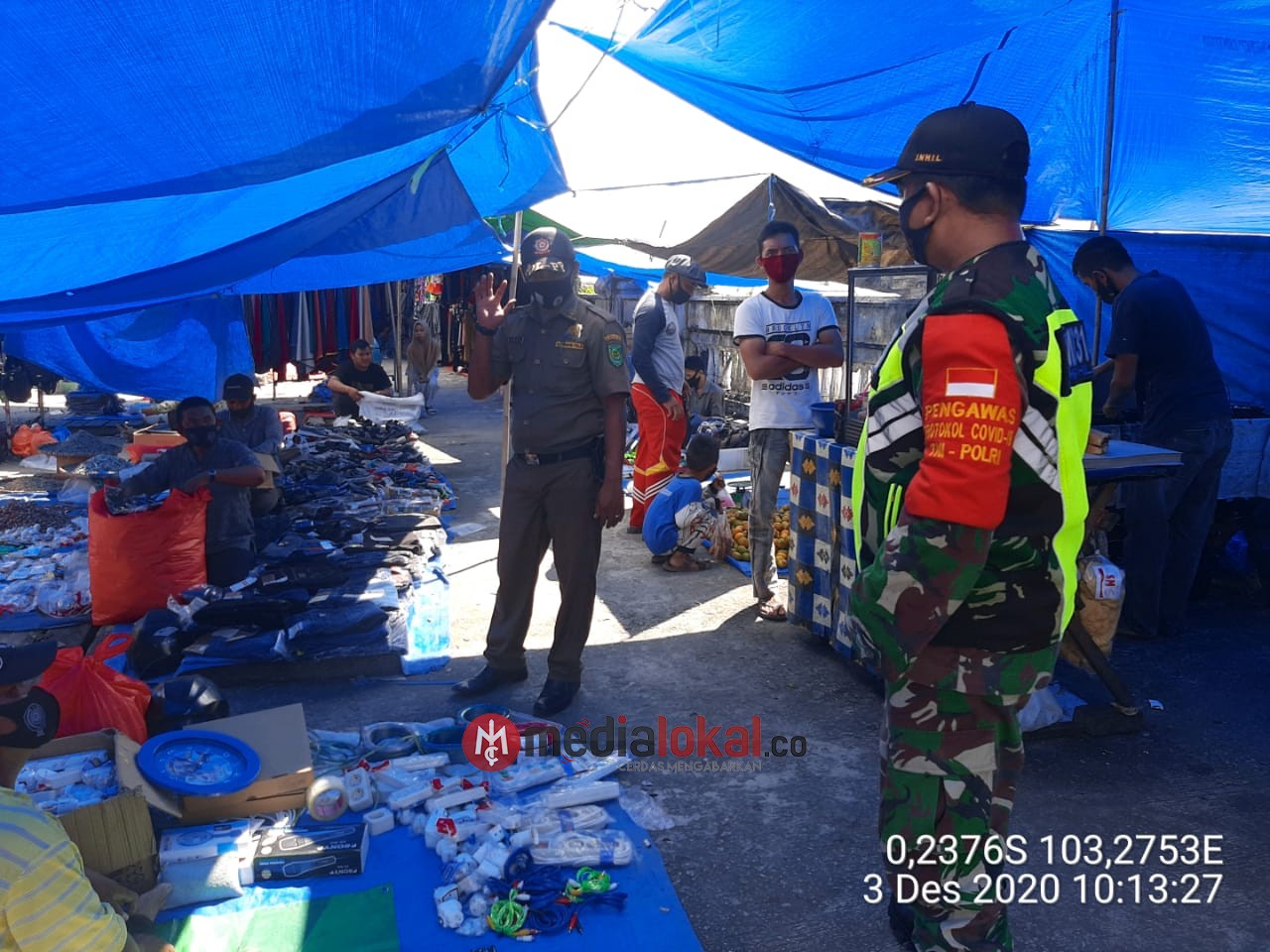 Edukasi Babinsa Koramil 12/Batang Tuaka Tak Henti-henti Ingatkan Protkes ke Warga