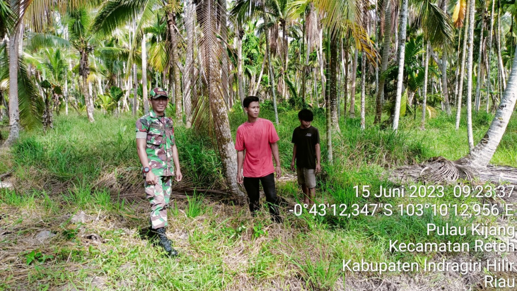 Agar Tercegah Dari Kebakaran, Babinsa Koramil 07/Reteh Terus Memantau Lahan dan Hutan