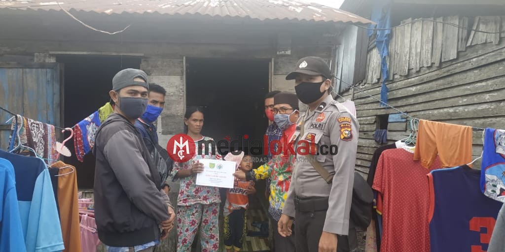 H-1 Idul Fitri 1441 H, Pemdes Saka Rotan Teluk Belengkong Salurkan BLT DD Secara Door To Door