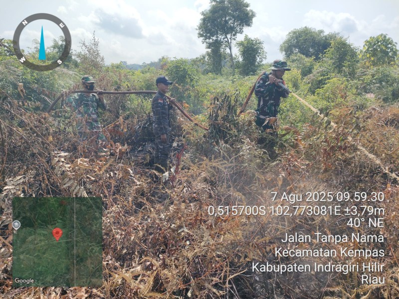 Walaupun Dihadapkan dengan Berbagai Hambatan, Koramil 03/Tempuling dan Tim Gabungan Tetap Berjuang Tanggulangi Karhutla