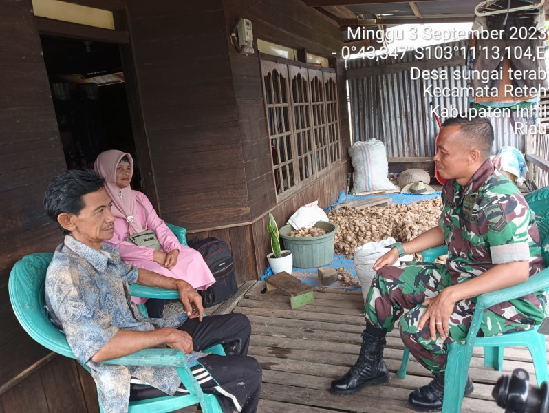 Agar Desa Aman, Koramil 07/Reteh Terus Menjaga Kebersihan Lingkungan