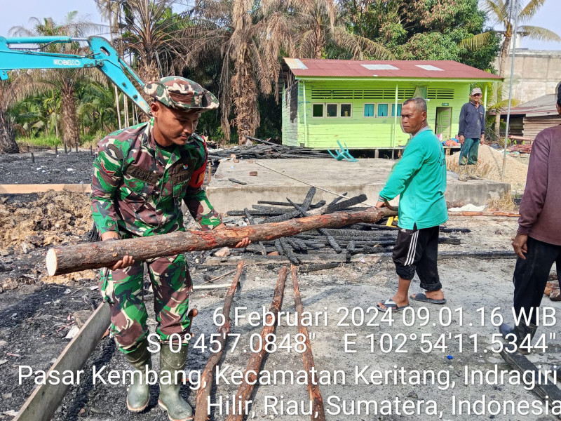 Babinsa Koramil 09/Kemuning Melalui Komsos/Goro untuk Meningkatkan Kualitas Hidup Masyarakat