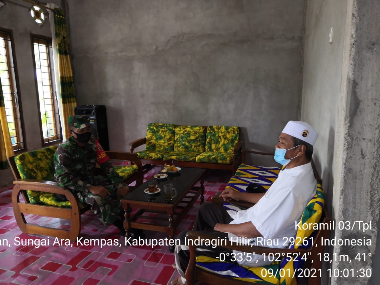 Babinsa Koramil 03/Tempuling Jalin Komsos Dengan Tokoh Agama di Desa Binaan