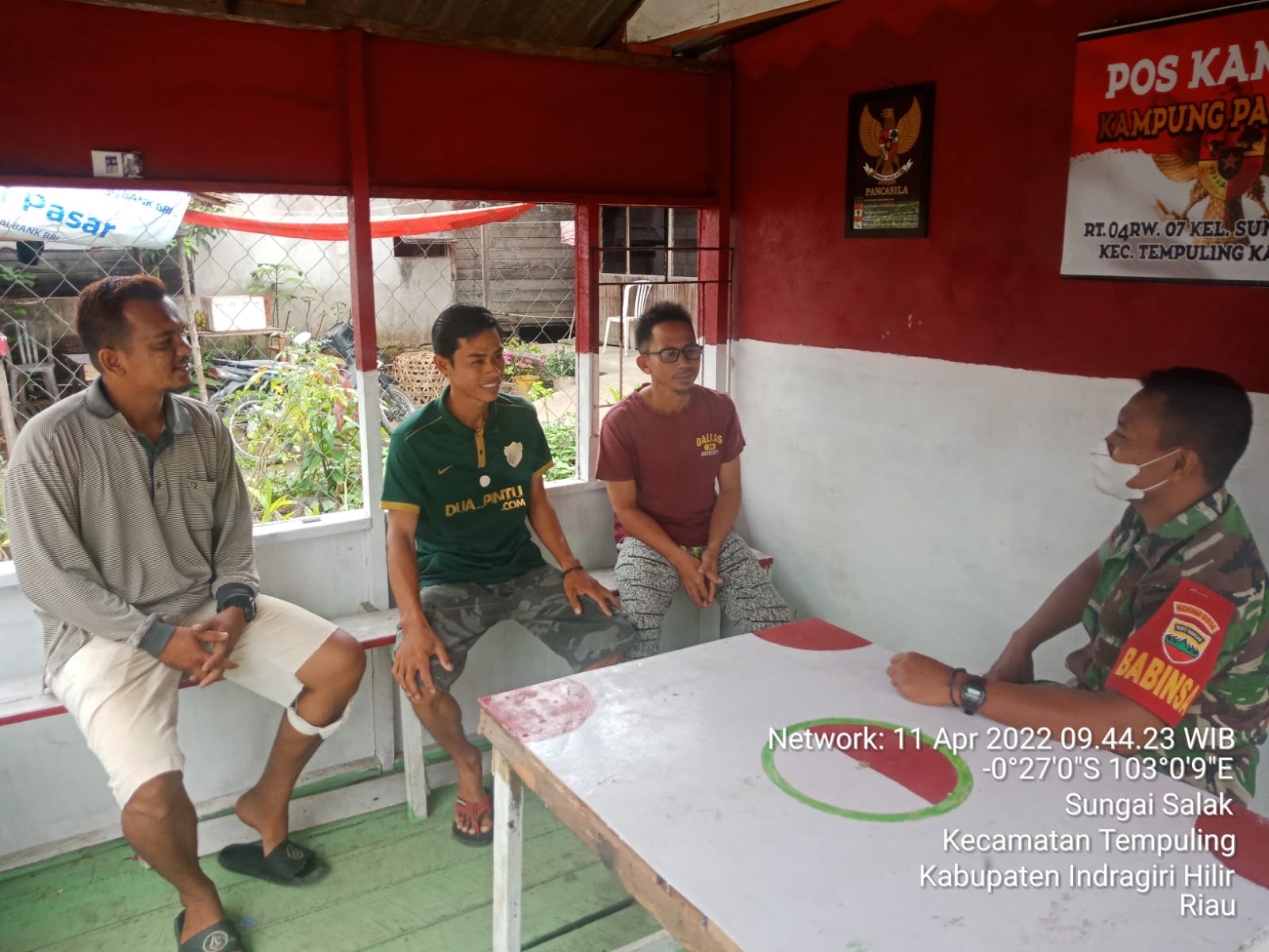 Komsos ke Kampung Pancasila, Babinsa 03/Tempuling Ajak Masyarakat Impelementasikan Nilai-nilai Panca