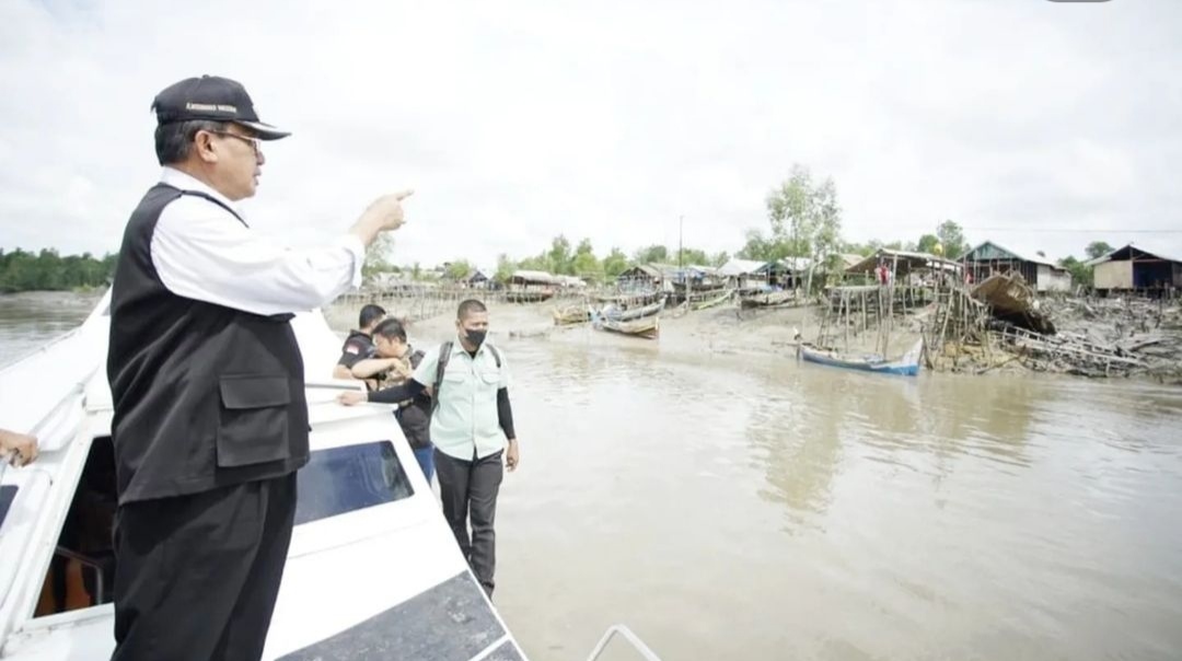 Longsor di Sungai Buluh, Bupati Inhil Bergerak Berikan Bantuan Kepada Korban
