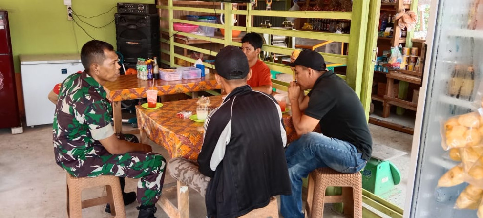 Serka Yadi Yanto Komsos Bersama Warga, Rajut Silaturahmi Jaga Kampung Tetap Aman
