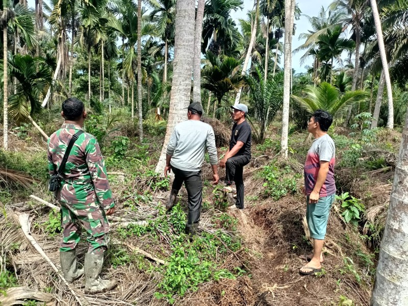 Babinsa Koramil 07/Reteh Tekankan Pentingnya Lindungi Lingkungan, Jangan Bakar Hutan!