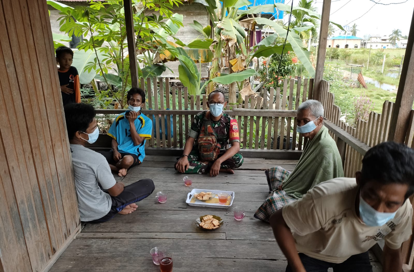Kegiatan Komsos Rutin Dilakukan Oleh Babinsa Koramil 04/Kuindra Guna Jalin Silaturrahmi